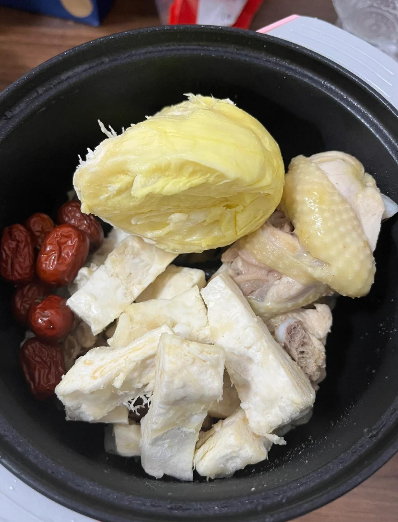 滋补、尝鲜两不误！解锁榴莲壳炖鸡的三种做法！