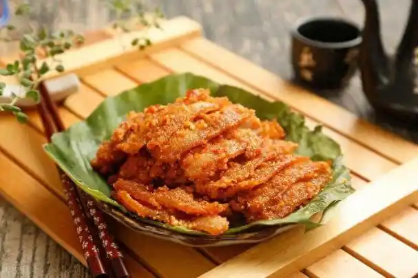 巧用食材特性调出更有层次的家味，在家学做荷叶蒸肉！